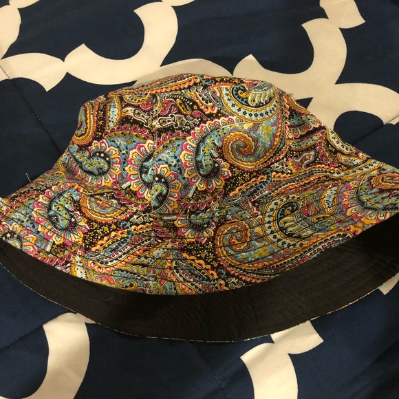 Reversible hat - Picture 3 of 4